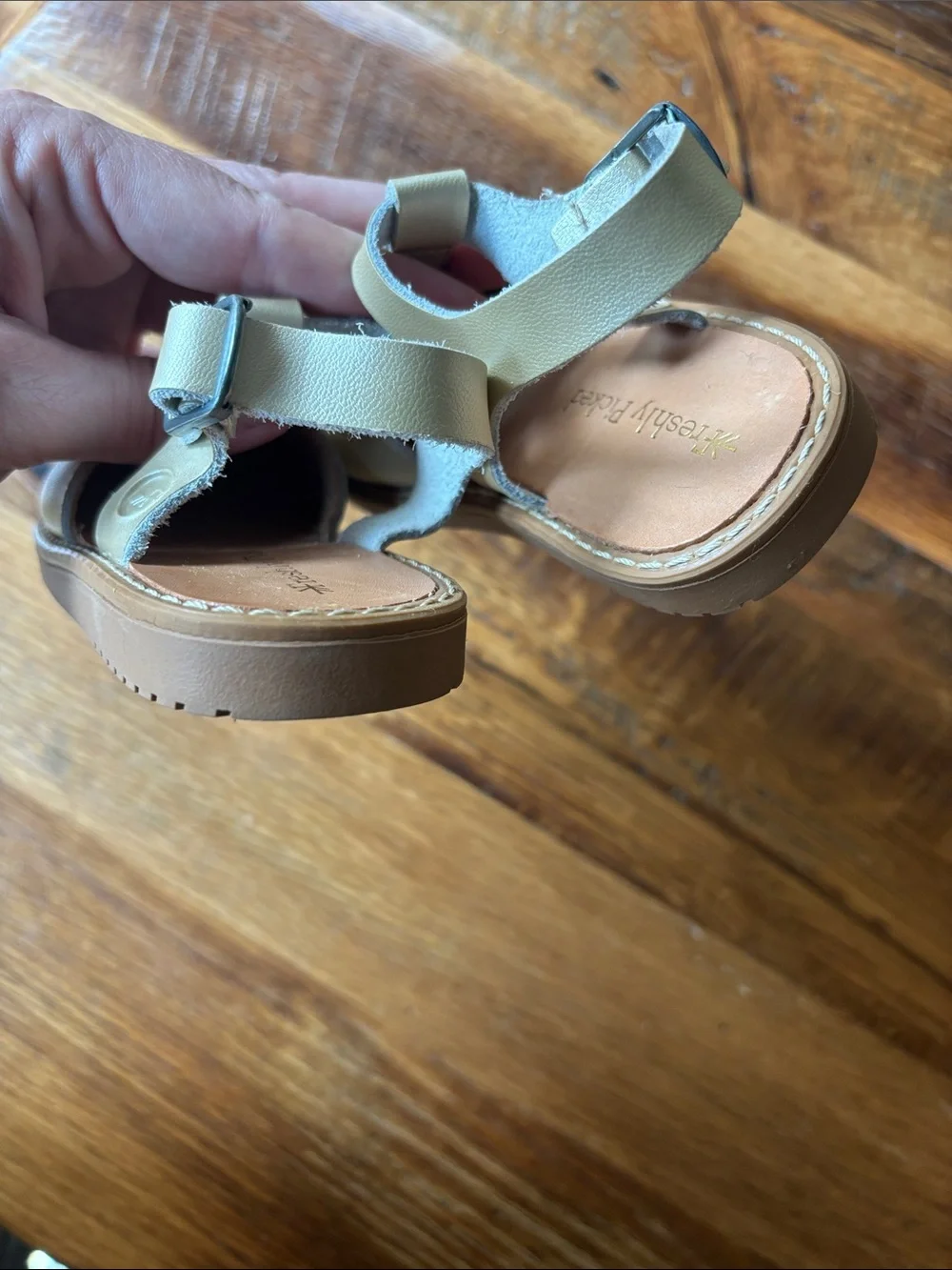 Freshly Picked Kids Metallic Gold Leather T-Strap Sandals size 7